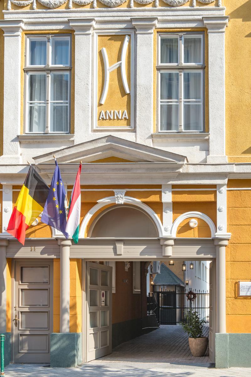 Three Corners Anna