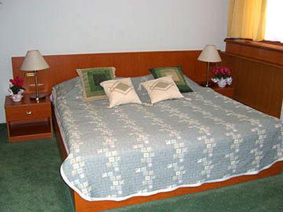 Three Corners Anna Hotel